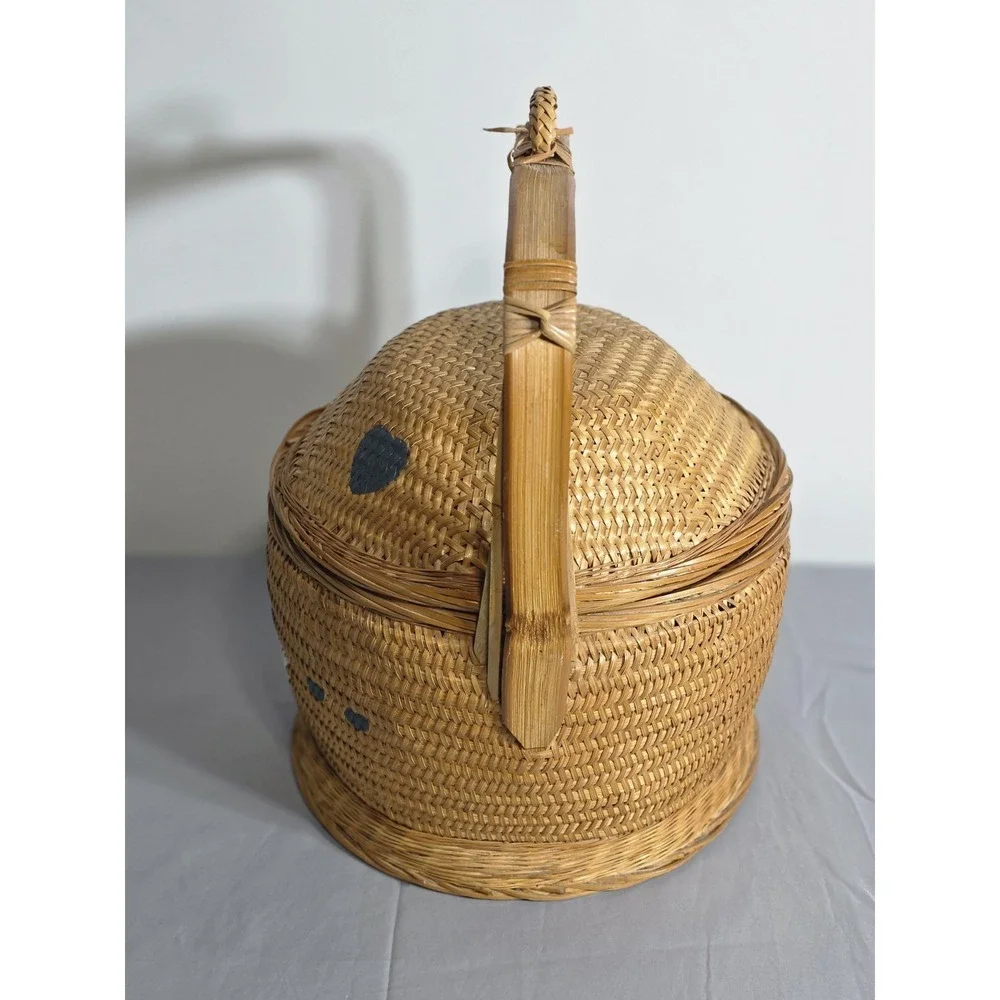 N/A vintage wicker